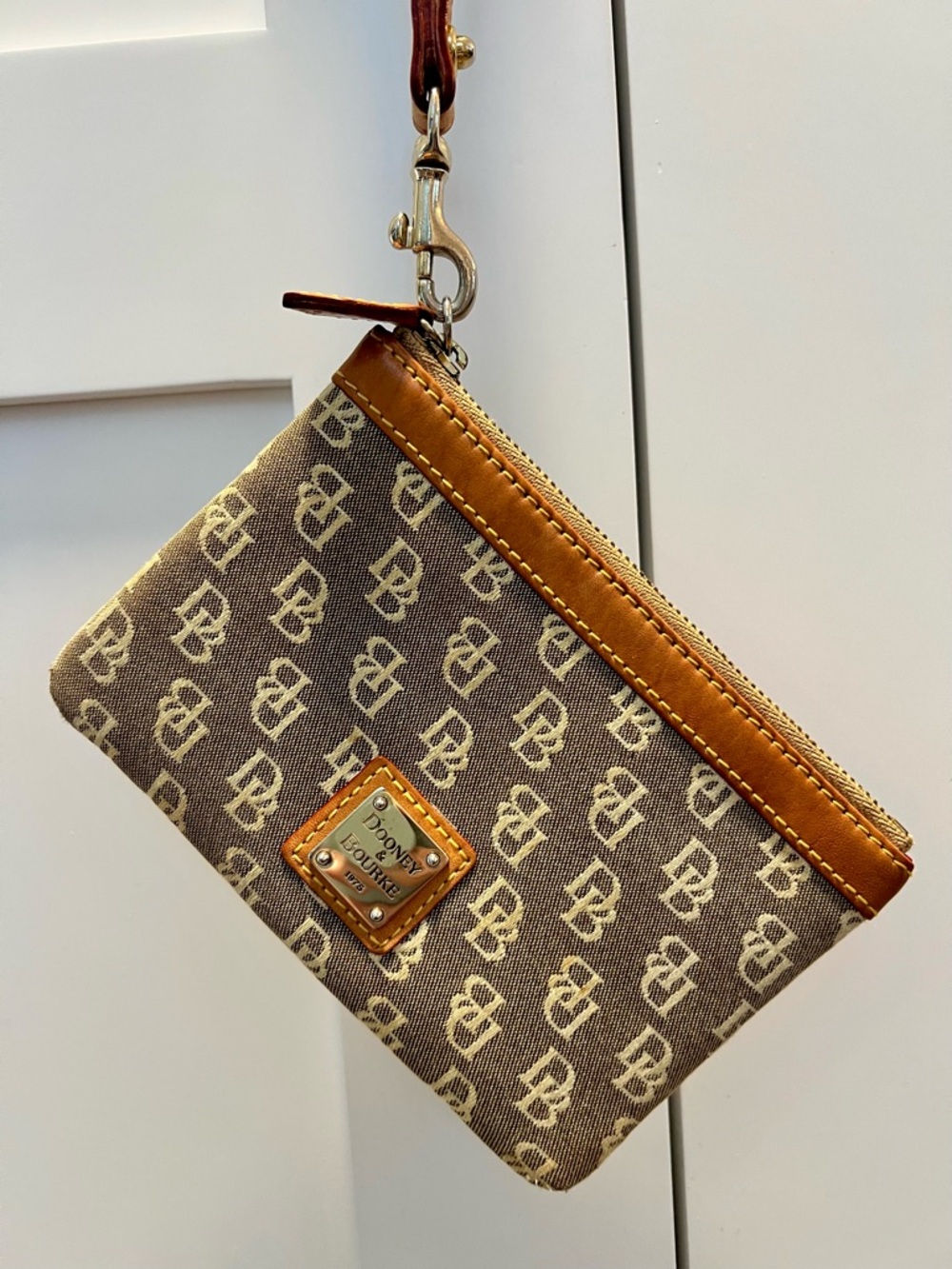 🦆Dooney & Bourke DB Monogram Wristlet Pouch Brown Tan Canvas Leather Trim